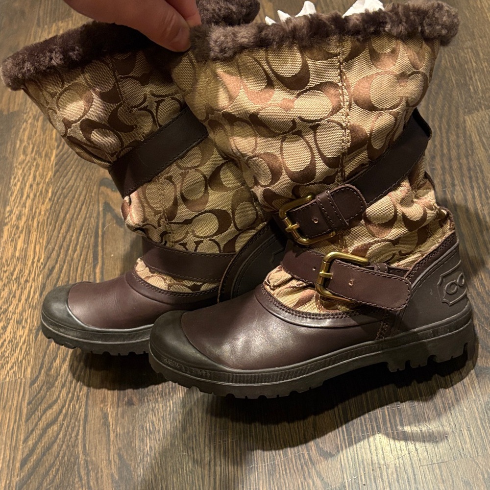 Coach cc logo holiway Winter snow ski Boots size 6 real fur rubber sole - Picture 3 of 11